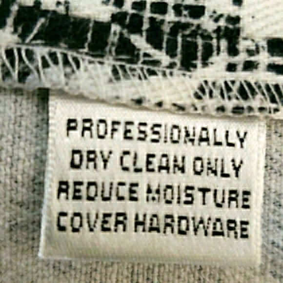 St. John Sport pleated/flared/skater skirt 2 or P - Picture 8 of 8